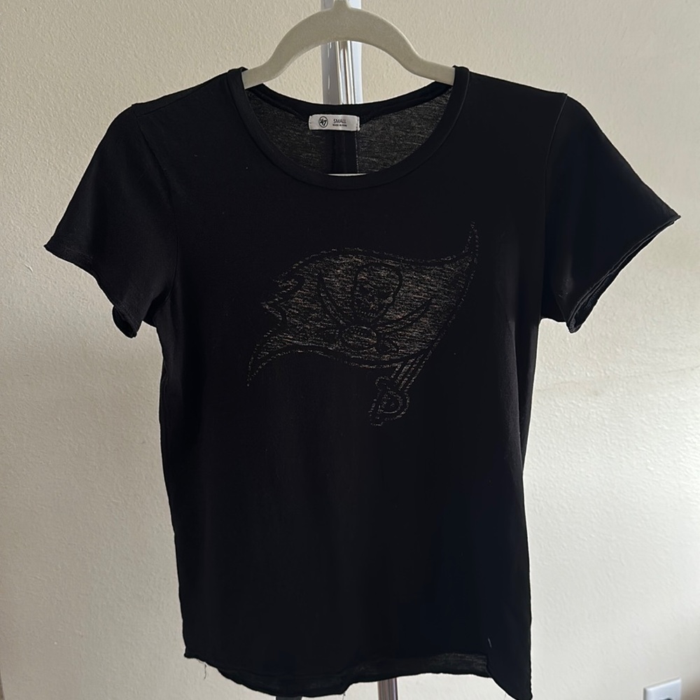 47 Distressed Tampa Bay Buccaneers women’s T-shirt